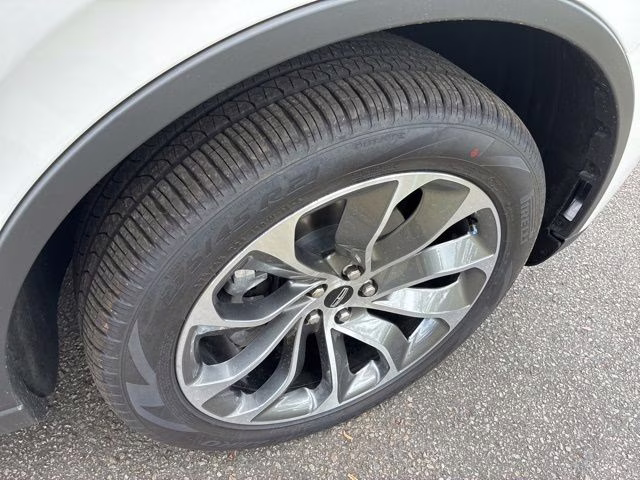 2026 Pristine White Metallic Tri-Coat Lincoln Aviator Premiere AWD SUV