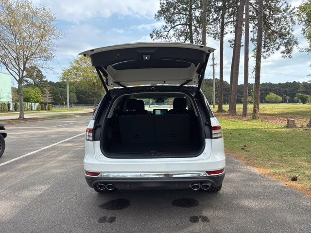 2026 Pristine White Metallic Tri-Coat Lincoln Aviator Premiere AWD SUV