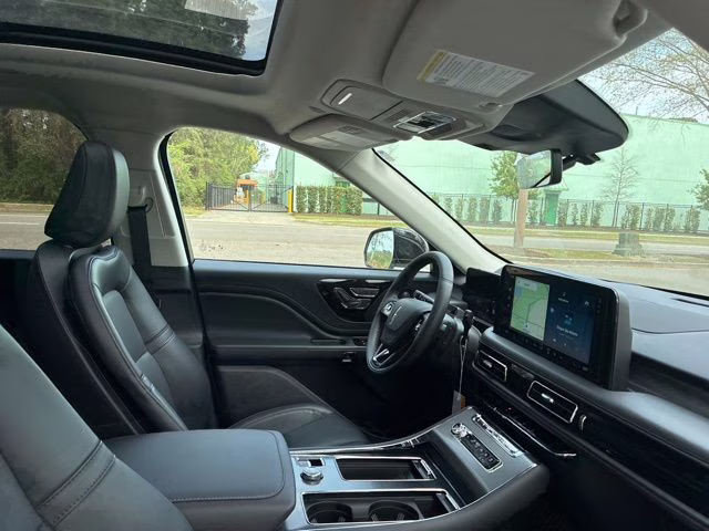 2026 Pristine White Metallic Tri-Coat Lincoln Aviator Premiere AWD SUV