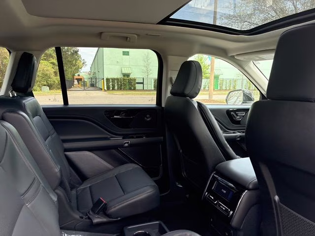 2026 Pristine White Metallic Tri-Coat Lincoln Aviator Premiere AWD SUV