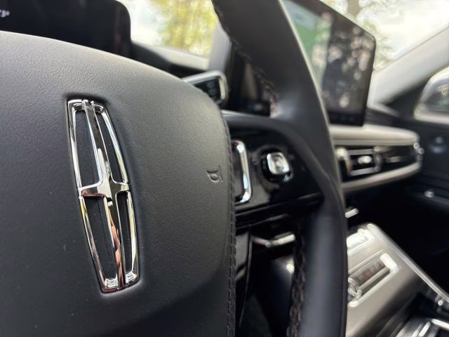 2026 Pristine White Metallic Tri-Coat Lincoln Aviator Premiere AWD SUV