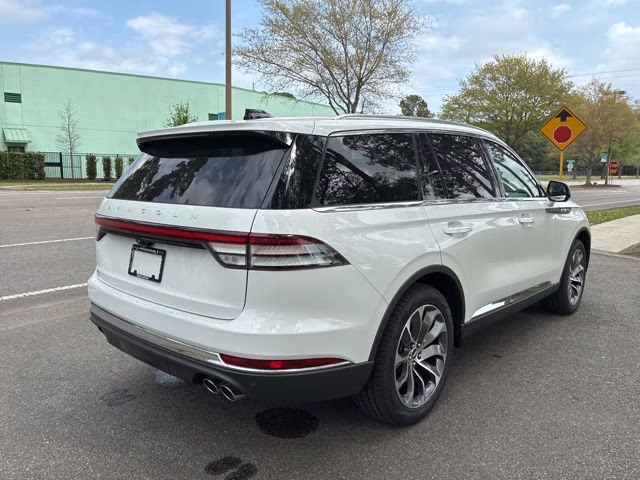 2026 Pristine White Metallic Tri-Coat Lincoln Aviator Premiere AWD SUV