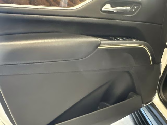 2022 Crystal White Tricoat Cadillac Escalade ESV Sport Platinum 4X4 SUV