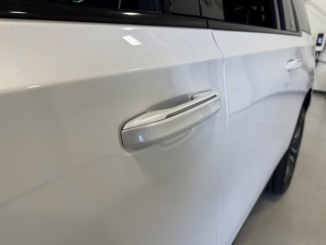 2022 Crystal White Tricoat Cadillac Escalade ESV Sport Platinum 4X4 SUV