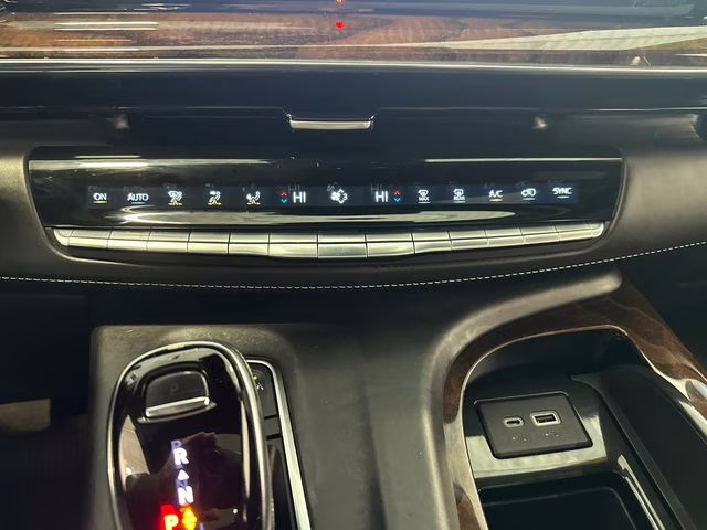 2022 Crystal White Tricoat Cadillac Escalade ESV Sport Platinum 4X4 SUV