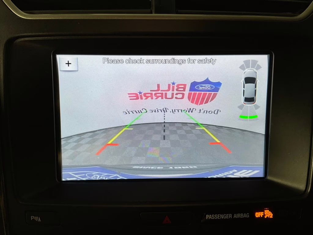 2018 White Platinum Clearcoat Metallic Ford Explorer XLT FWD SUV