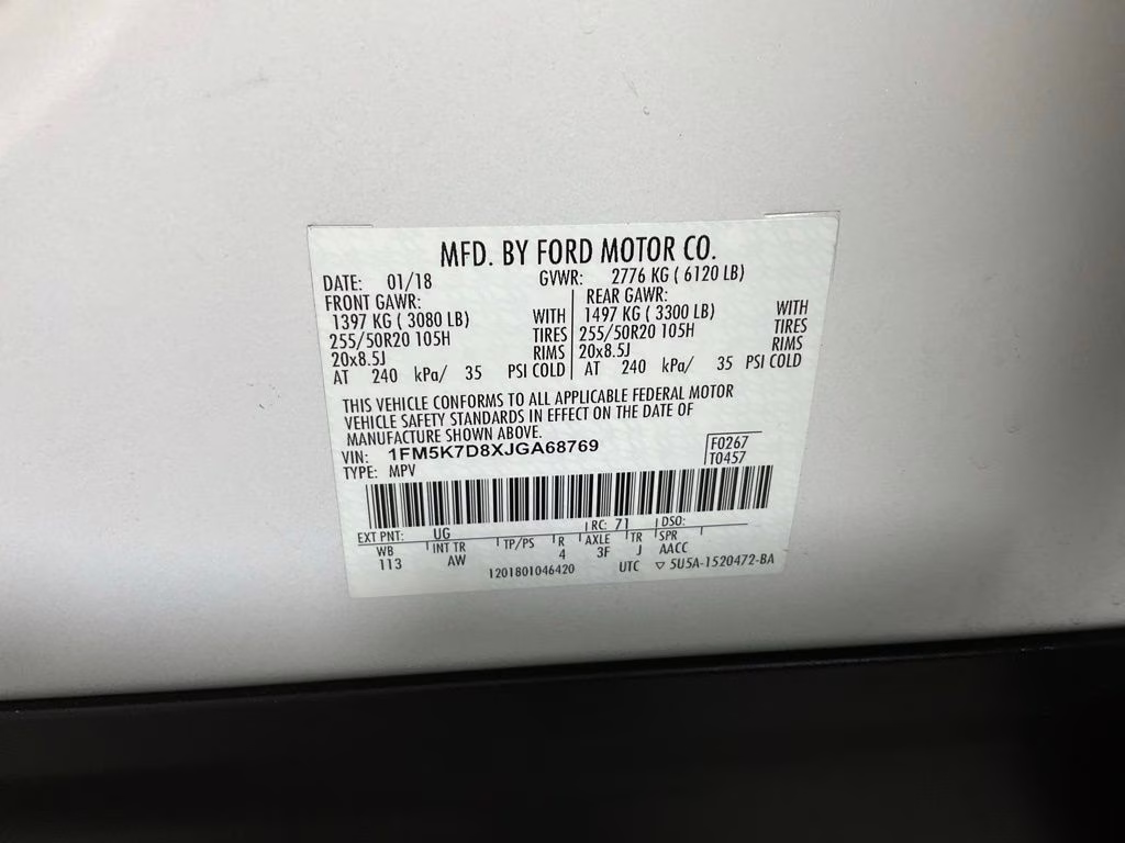 2018 White Platinum Clearcoat Metallic Ford Explorer XLT FWD SUV