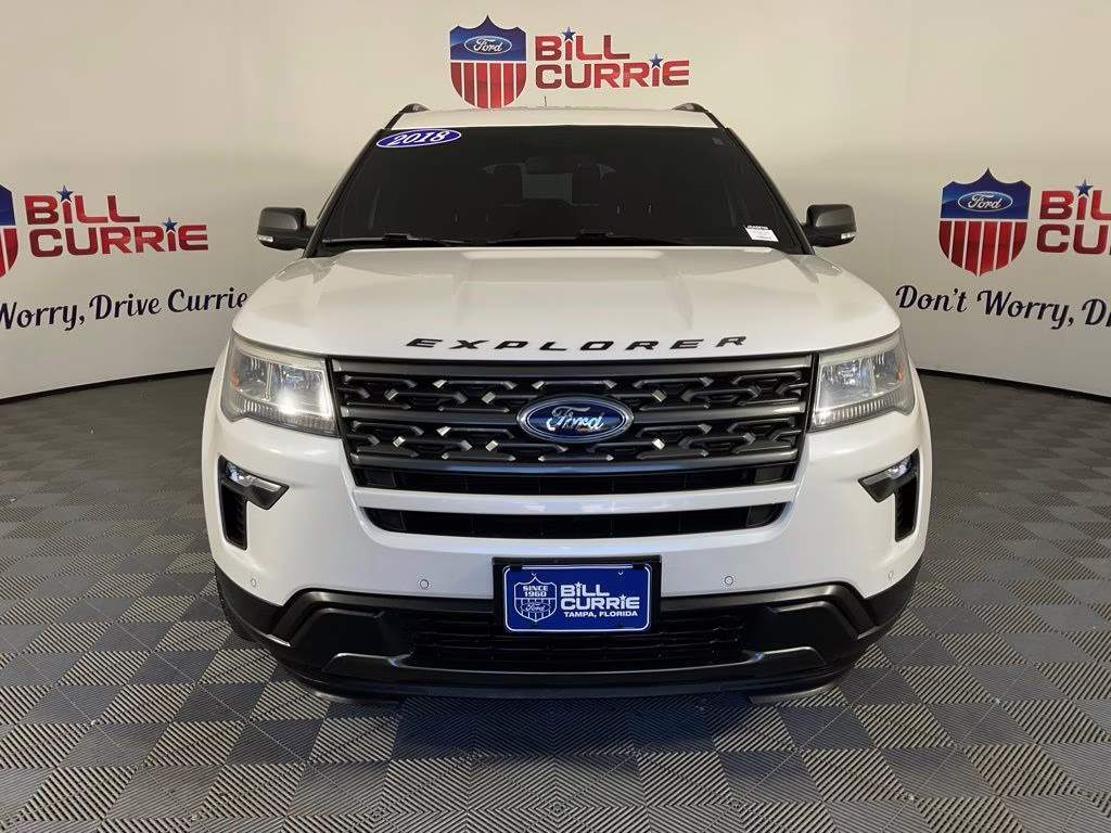2018 White Platinum Clearcoat Metallic Ford Explorer XLT FWD SUV