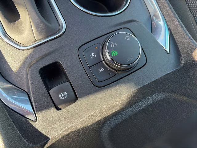 2023 Summit White Chevrolet Traverse LT AWD SUV