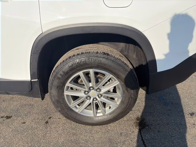 2023 Summit White Chevrolet Traverse LT AWD SUV