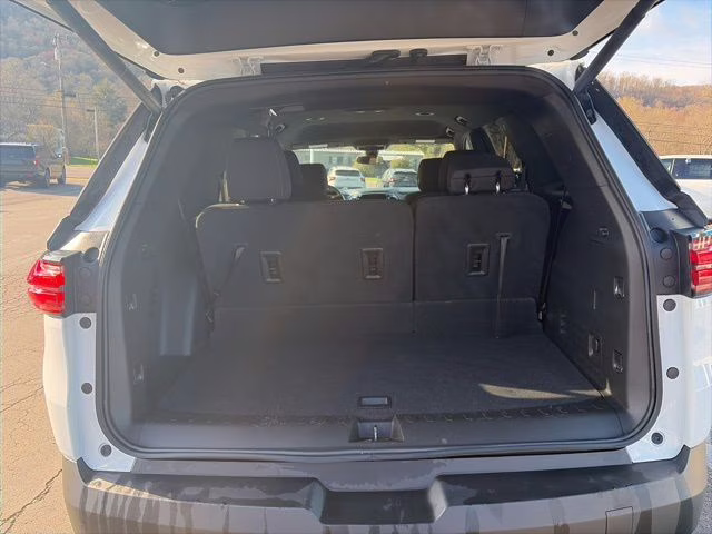 2023 Summit White Chevrolet Traverse LT AWD SUV