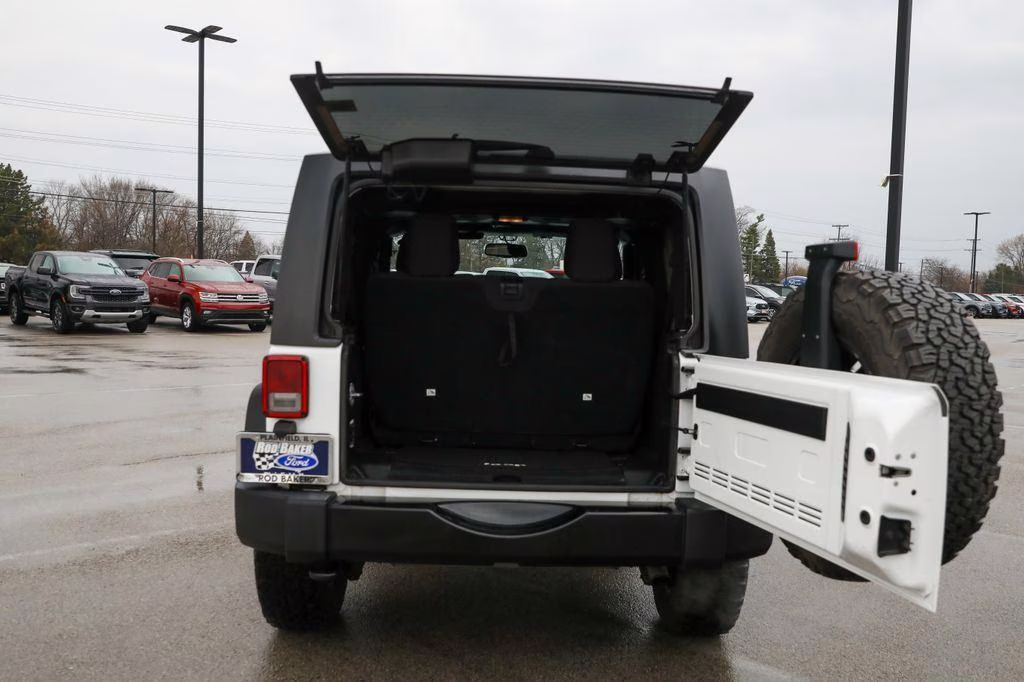 2016 Bright White Clearcoat Jeep Wrangler Willys Wheeler 4X4 SUV
