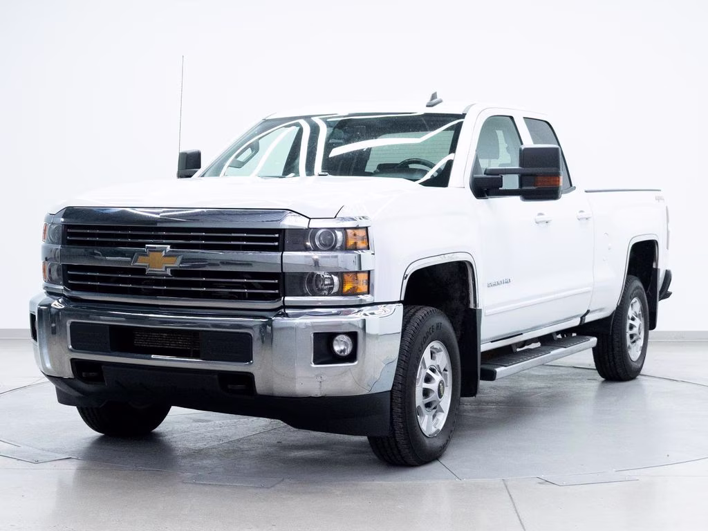 2017 White Chevrolet Silverado 2500HD LT 4X4 Truck