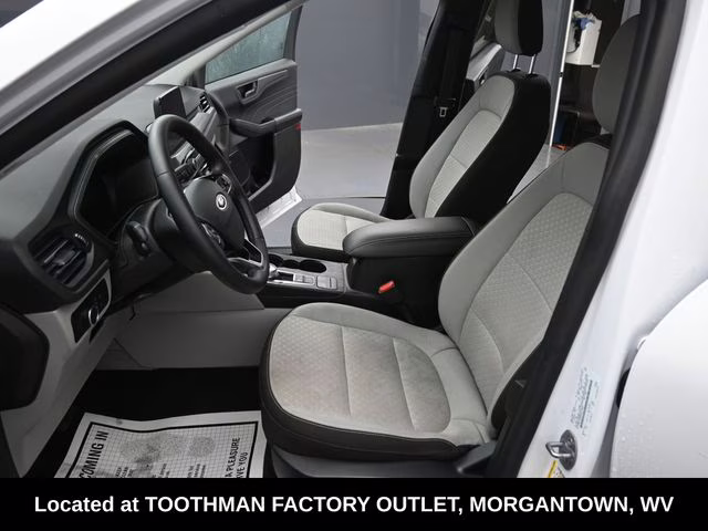 2024 Oxford White Ford Escape Active AWD SUV