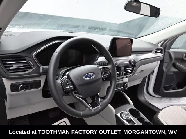 2024 Oxford White Ford Escape Active AWD SUV