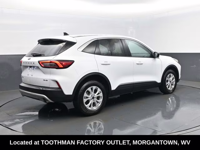 2024 Oxford White Ford Escape Active AWD SUV