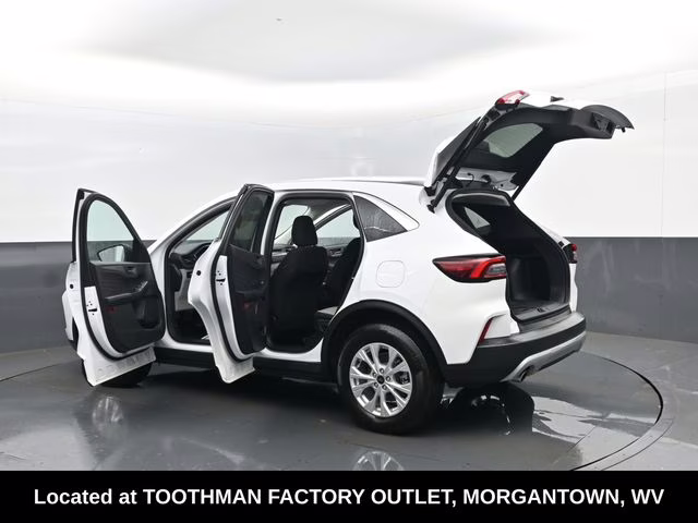 2024 Oxford White Ford Escape Active AWD SUV