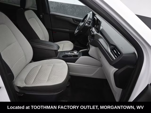 2024 Oxford White Ford Escape Active AWD SUV