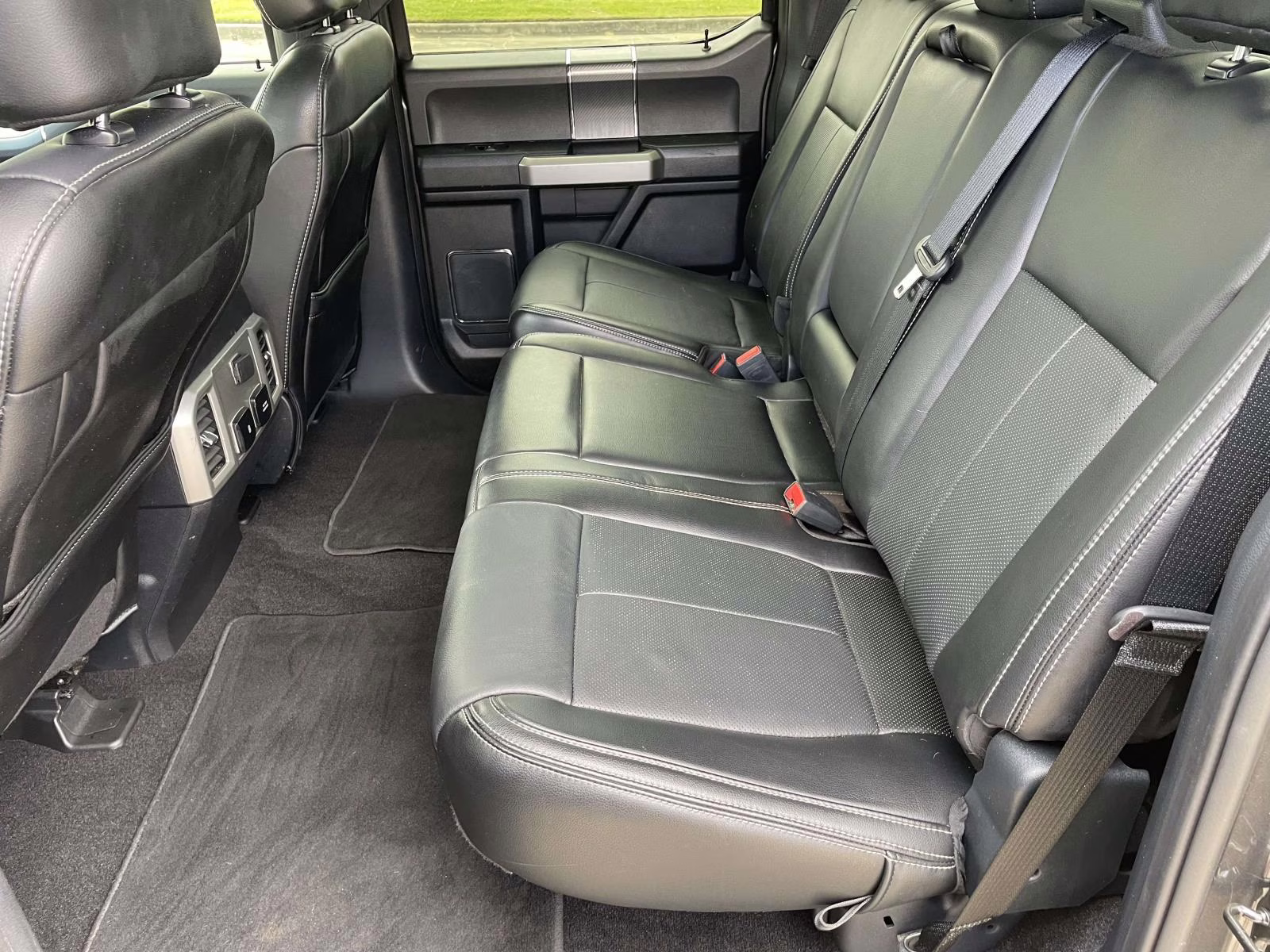 2020 Magnetic Ford F-150 Lariat RWD Truck