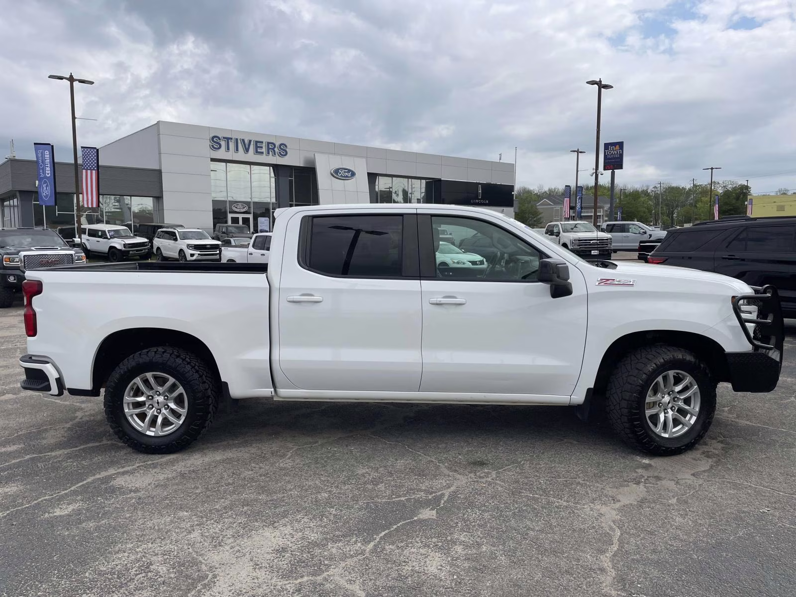 2020 Summit White Chevrolet Silverado 1500 RST 4X4 Truck