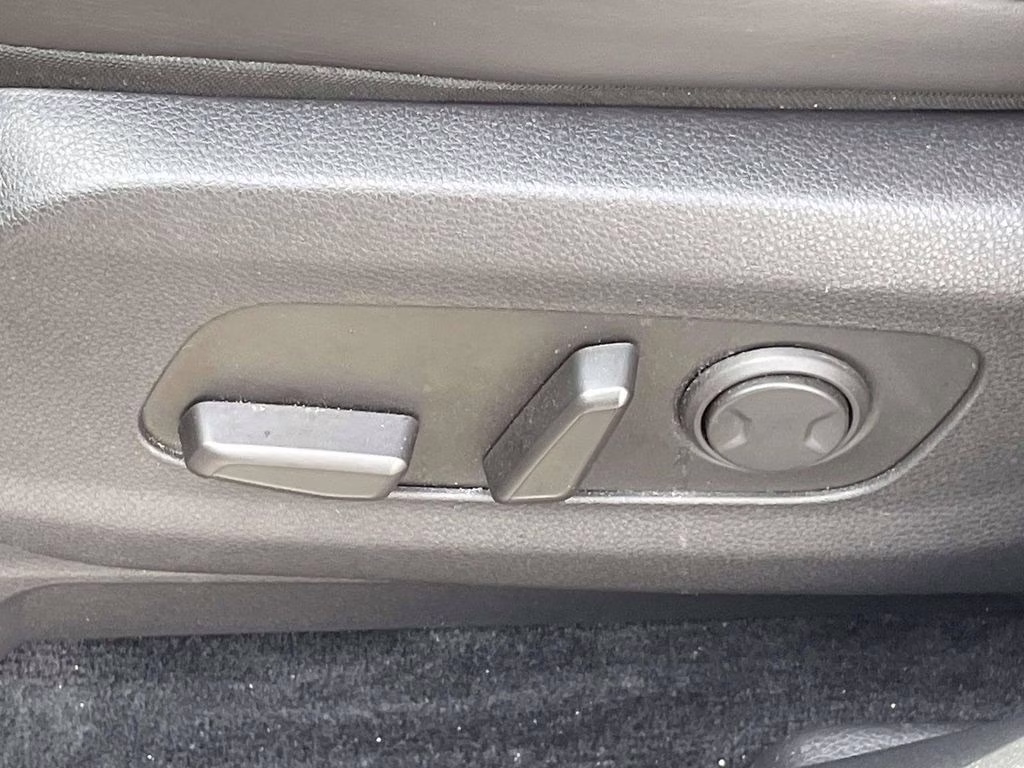 2024 Ceramic Silver Kia Carnival EX FWD Van