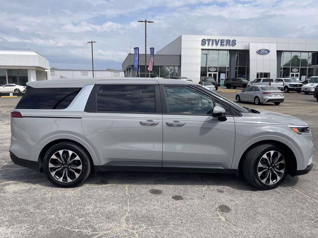 2024 Ceramic Silver Kia Carnival EX FWD Van