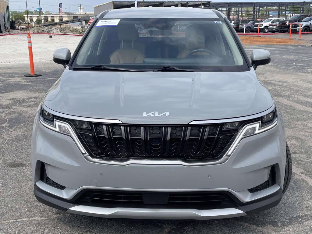 2024 Ceramic Silver Kia Carnival EX FWD Van