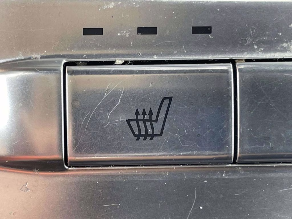 2024 Ceramic Silver Kia Carnival EX FWD Van