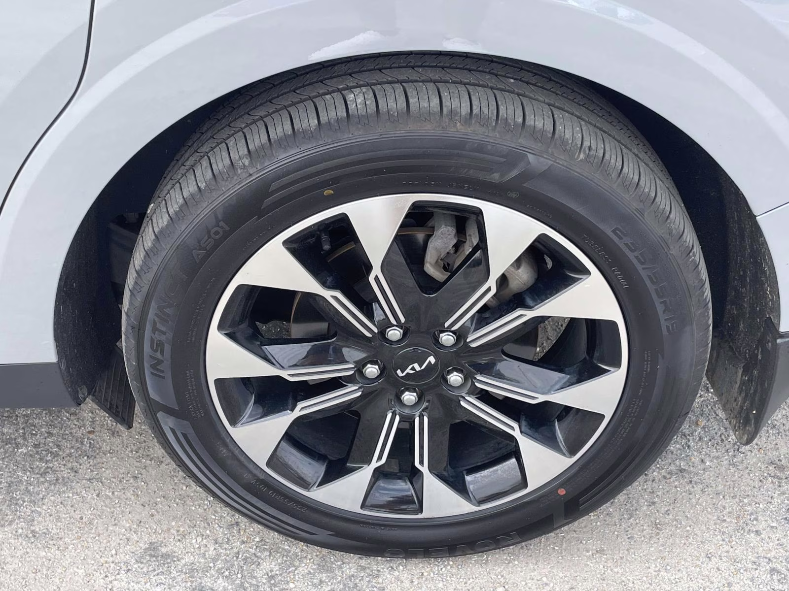 2024 Ceramic Silver Kia Carnival EX FWD Van