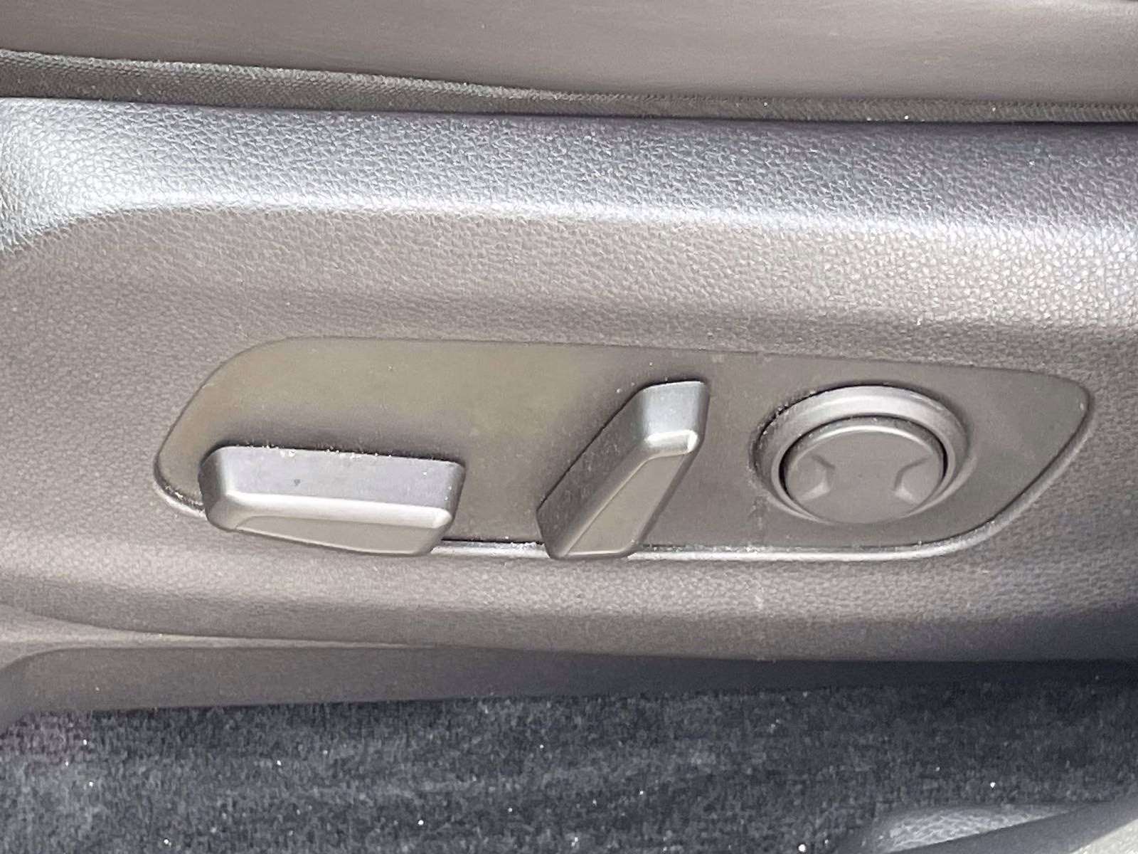 2024 Ceramic Silver Kia Carnival EX FWD Van