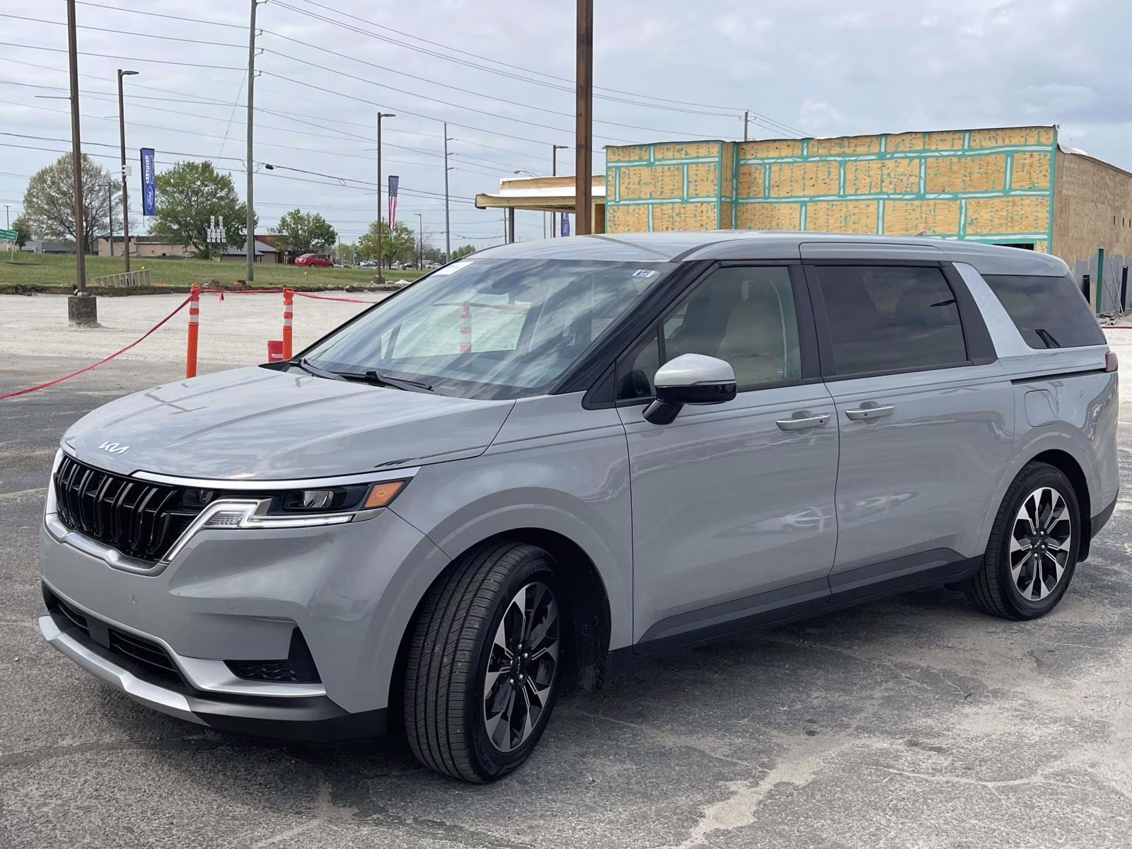 2024 Ceramic Silver Kia Carnival EX FWD Van