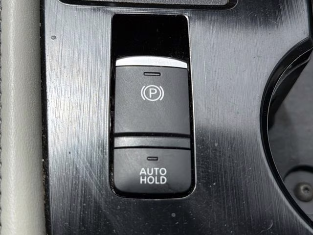 2023 Pearl White Tricoat Nissan Rogue SL FWD SUV