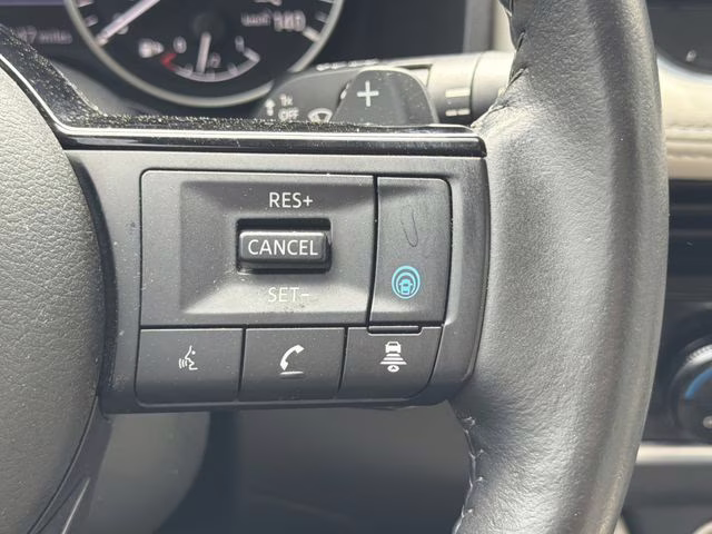 2023 Pearl White Tricoat Nissan Rogue SL FWD SUV