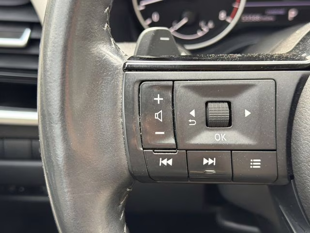 2023 Pearl White Tricoat Nissan Rogue SL FWD SUV