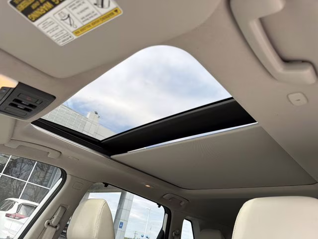 2023 Pearl White Tricoat Nissan Rogue SL FWD SUV