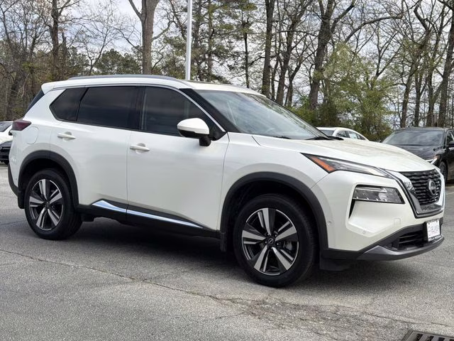 2023 Pearl White Tricoat Nissan Rogue SL FWD SUV