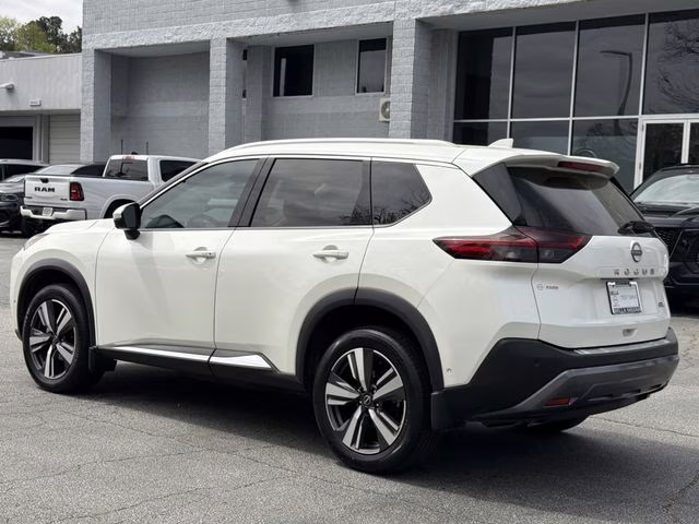 2023 Pearl White Tricoat Nissan Rogue SL FWD SUV