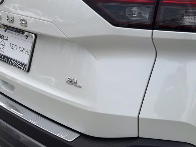 2023 Pearl White Tricoat Nissan Rogue SL FWD SUV