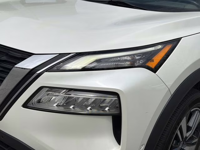 2023 Pearl White Tricoat Nissan Rogue SL FWD SUV