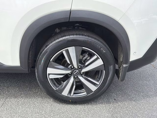 2023 Pearl White Tricoat Nissan Rogue SL FWD SUV