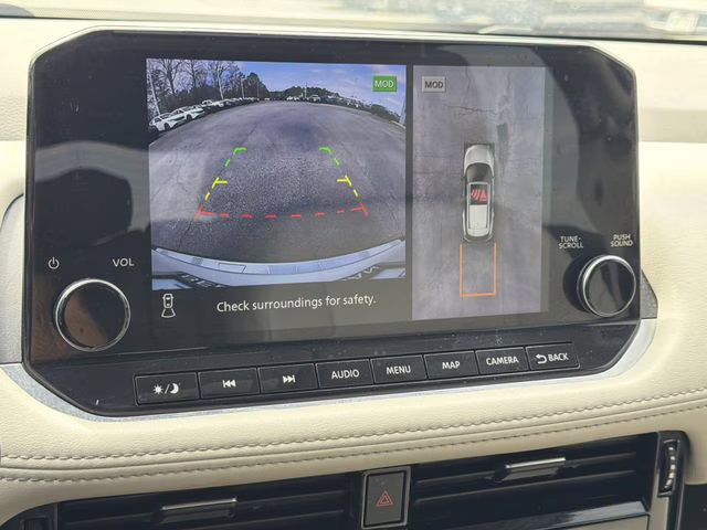 2023 Pearl White Tricoat Nissan Rogue SL FWD SUV