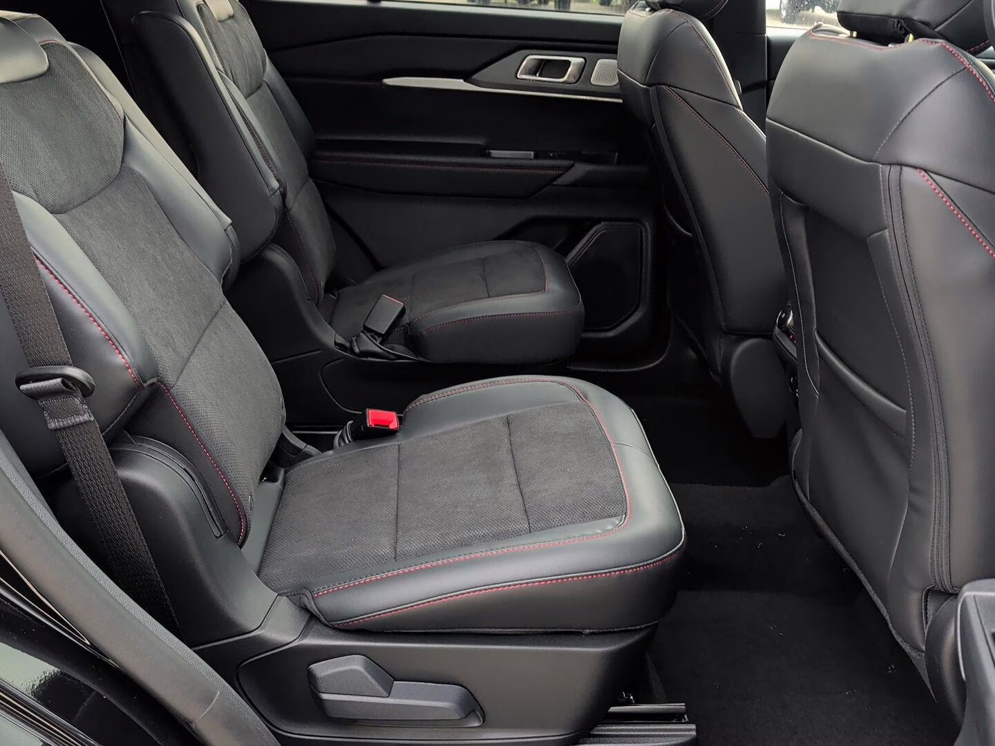 2026 Agate Black Metallic Ford Explorer ST 4X4 SUV