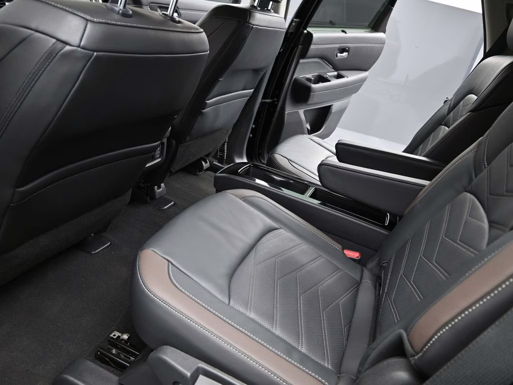 2025 Super Black Nissan Pathfinder Platinum FWD SUV