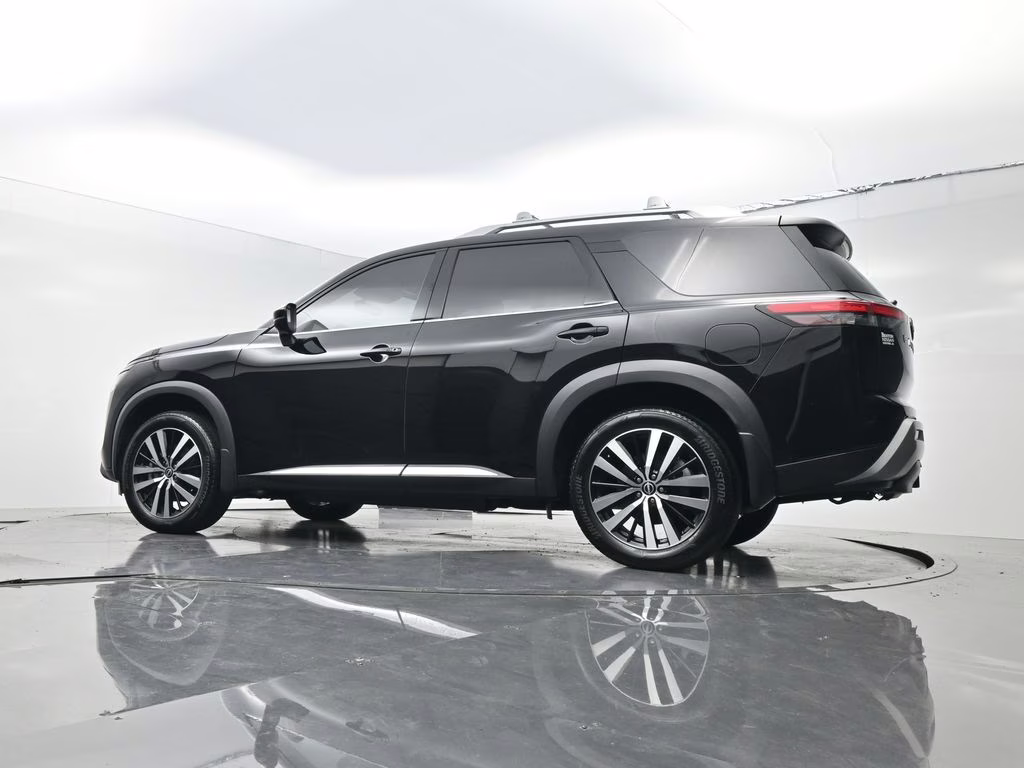 2025 Super Black Nissan Pathfinder Platinum FWD SUV