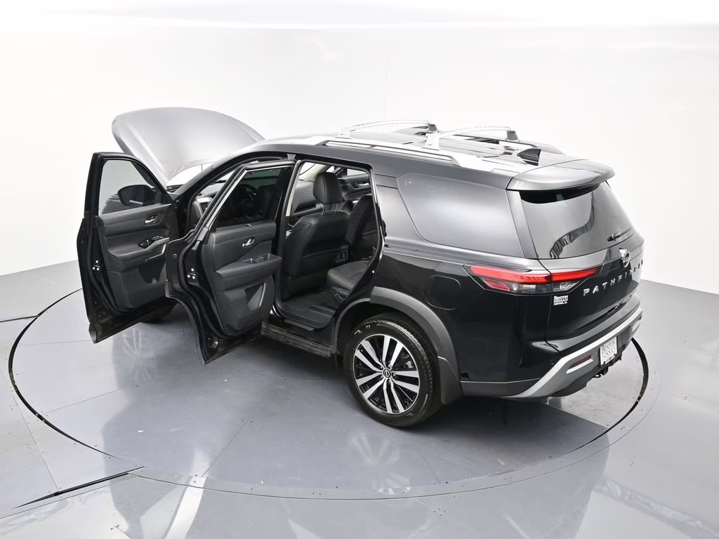 2025 Super Black Nissan Pathfinder Platinum FWD SUV