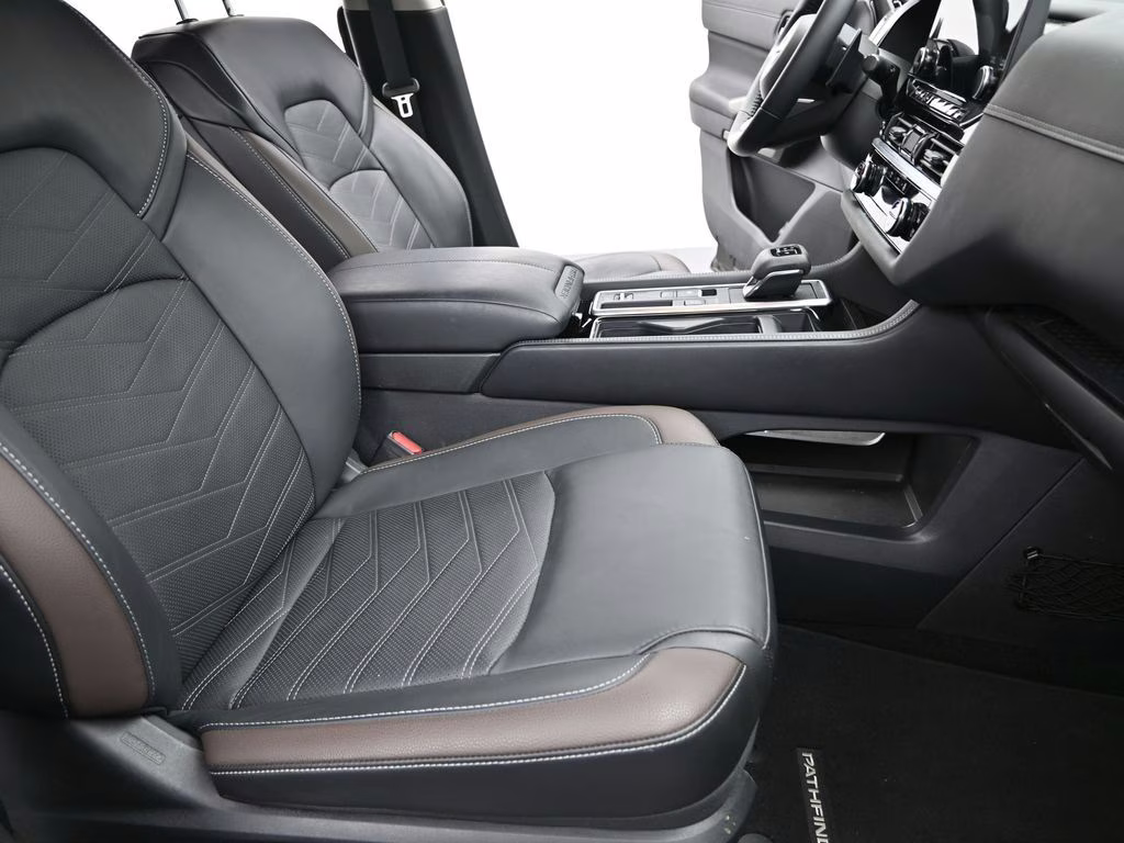 2025 Super Black Nissan Pathfinder Platinum FWD SUV