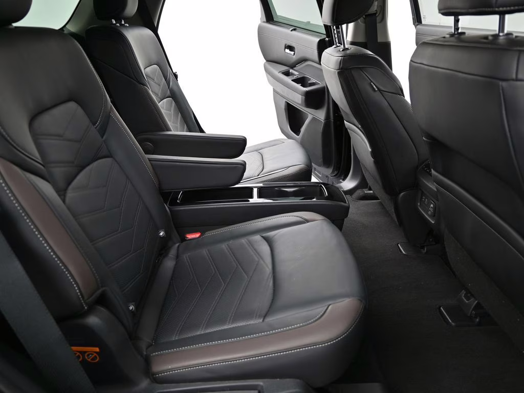 2025 Super Black Nissan Pathfinder Platinum FWD SUV