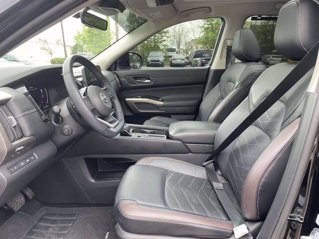 2024 Super Black Nissan Pathfinder Platinum FWD SUV