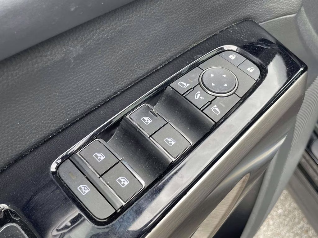 2024 Super Black Nissan Pathfinder Platinum FWD SUV