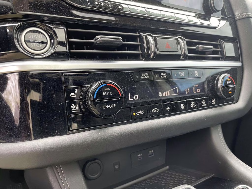 2024 Super Black Nissan Pathfinder Platinum FWD SUV